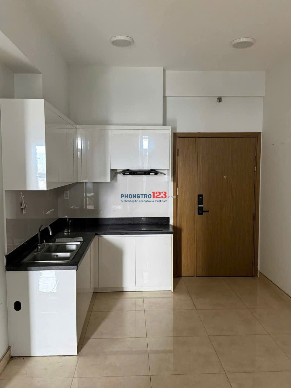 Căn 2p ngủ C/c Lotus garden - Trịnh Đình Thảo sẵn NTCB giá 10tr