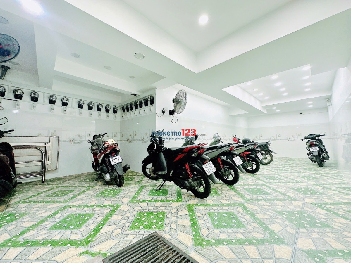 Cho thuê CHDV Âu Dương Lân Q8. THANG Máy Full Nội Thất, Mới Đẹp Giờ Giấc tự do, Ôtô đổ cửa nhỉnh 5tr