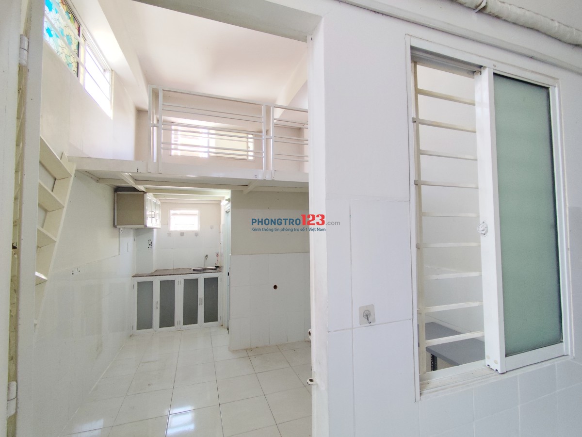 phòng có 4 CỬA SỔ, free wi-fi, sẵn BẾP, TỦ, ĐẦU DÃY TRỌ, GẠCH, có mọi thứ,...