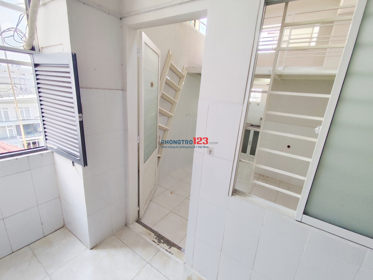 phòng có 4 CỬA SỔ, free wi-fi, sẵn BẾP, TỦ, ĐẦU DÃY TRỌ, GẠCH, có mọi thứ,...