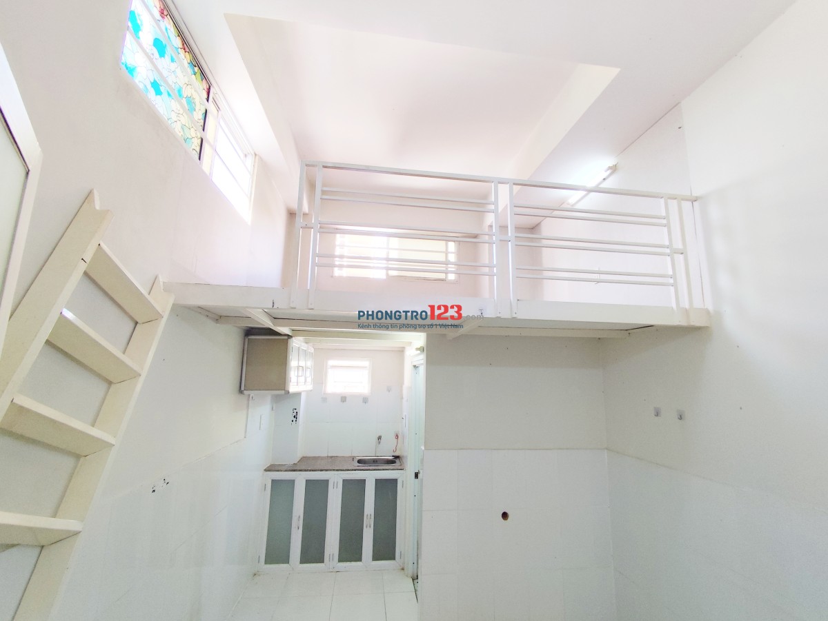 phòng có 4 CỬA SỔ, free wi-fi, sẵn BẾP, TỦ, ĐẦU DÃY TRỌ, GẠCH, có mọi thứ,...