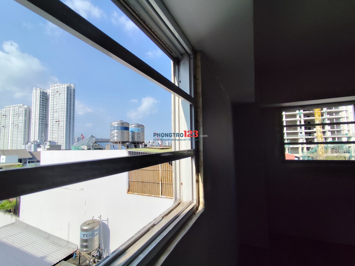 phòng có 4 CỬA SỔ, free wi-fi, sẵn BẾP, TỦ, ĐẦU DÃY TRỌ, GẠCH, có mọi thứ,...