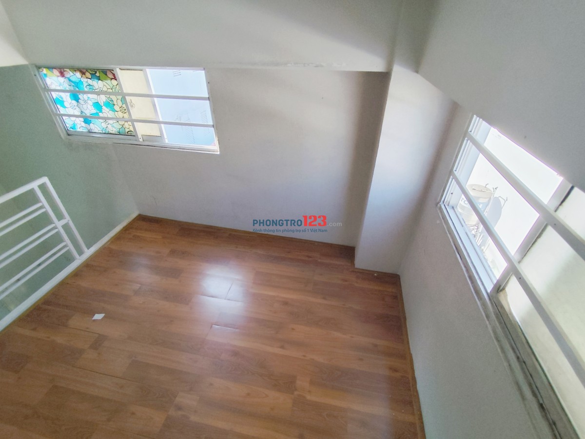 phòng có 4 CỬA SỔ, free wi-fi, sẵn BẾP, TỦ, ĐẦU DÃY TRỌ, GẠCH, có mọi thứ,...