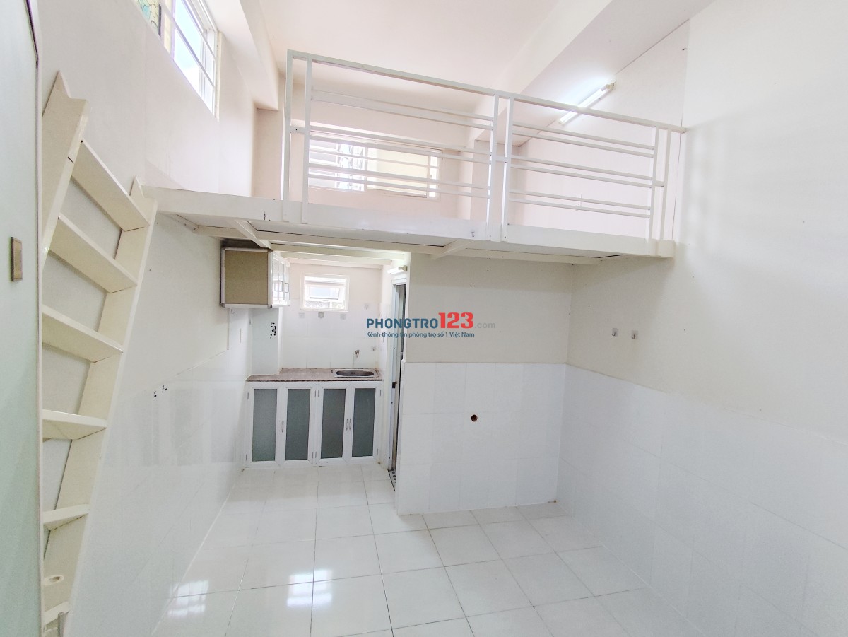 phòng có 4 CỬA SỔ, free wi-fi, sẵn BẾP, TỦ, ĐẦU DÃY TRỌ, GẠCH, có mọi thứ,...