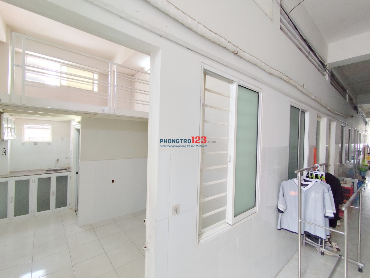 phòng có 4 CỬA SỔ, free wi-fi, sẵn BẾP, TỦ, ĐẦU DÃY TRỌ, GẠCH, có mọi thứ,...