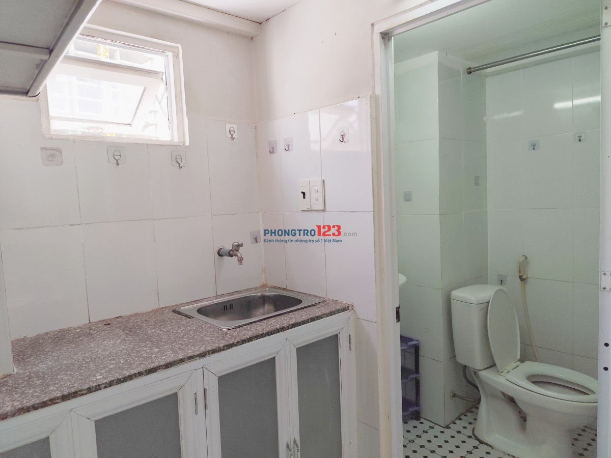 phòng có 4 CỬA SỔ, free wi-fi, sẵn BẾP, TỦ, ĐẦU DÃY TRỌ, GẠCH, có mọi thứ,...