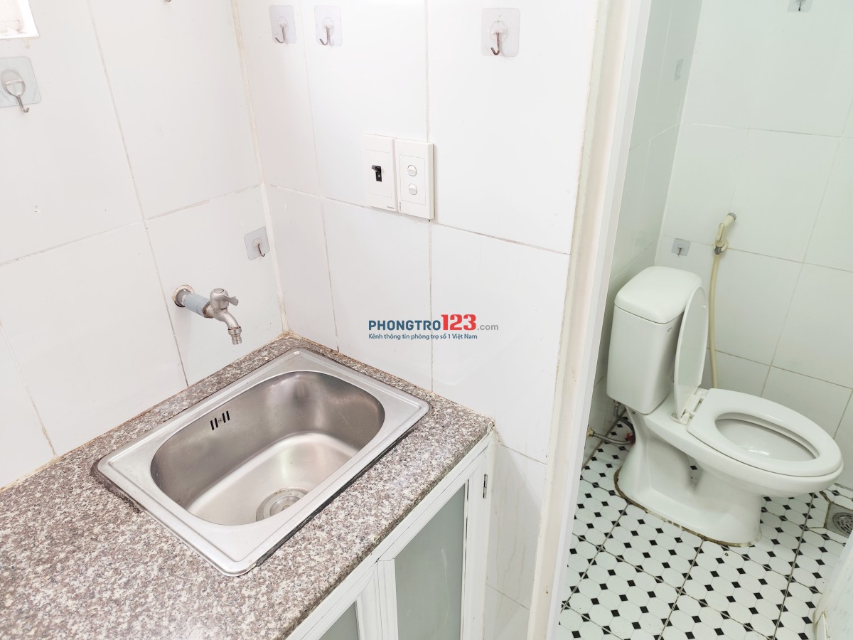 phòng có 4 CỬA SỔ, free wi-fi, sẵn BẾP, TỦ, ĐẦU DÃY TRỌ, GẠCH, có mọi thứ,...