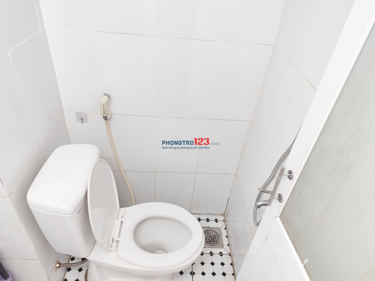 phòng có 4 CỬA SỔ, free wi-fi, sẵn BẾP, TỦ, ĐẦU DÃY TRỌ, GẠCH, có mọi thứ,...