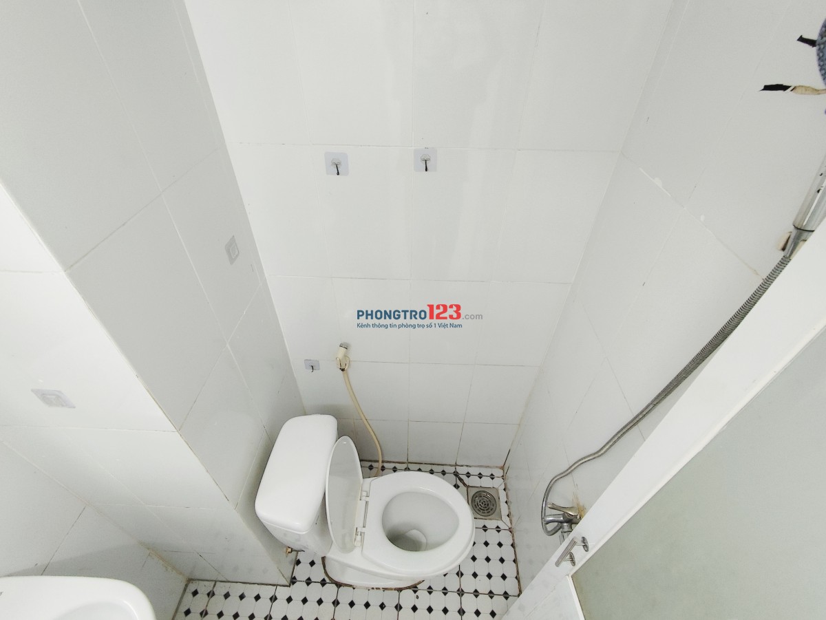 phòng có 4 CỬA SỔ, free wi-fi, sẵn BẾP, TỦ, ĐẦU DÃY TRỌ, GẠCH, có mọi thứ,...