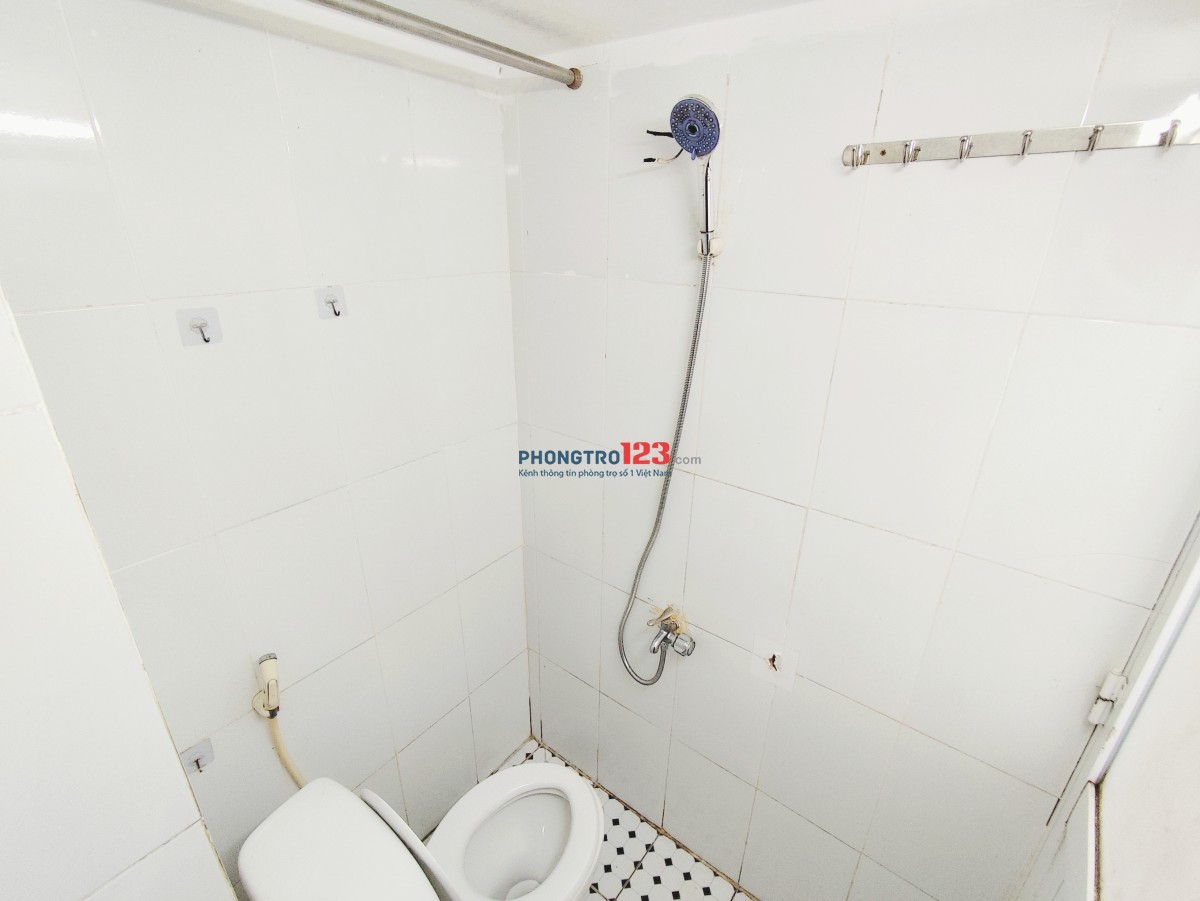 phòng có 4 CỬA SỔ, free wi-fi, sẵn BẾP, TỦ, ĐẦU DÃY TRỌ, GẠCH, có mọi thứ,...