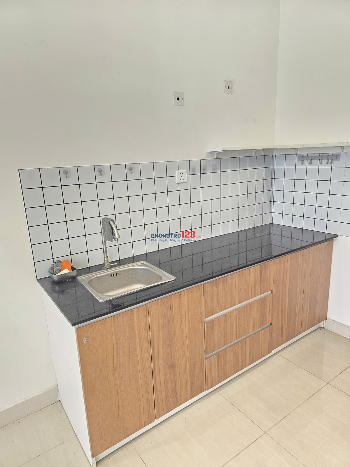 Cho thuê căn hộ Studio tại Vinhomes Grandpark có sẵn Kệ bếp rèm.