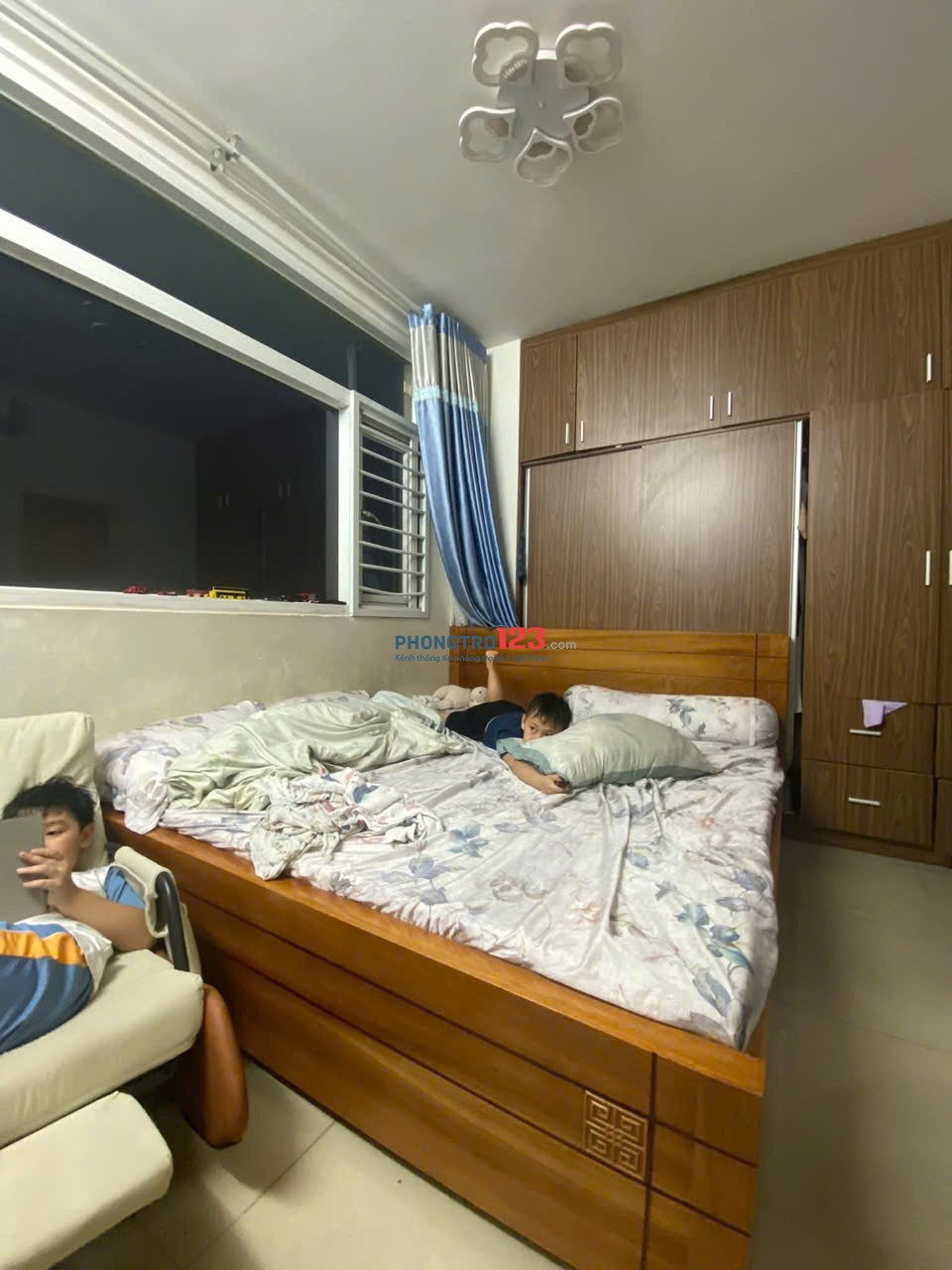 Chung cư 10A Trần Nhật Duât, Q1: 2p ngủ, full NT, 74m2, 12tr/th