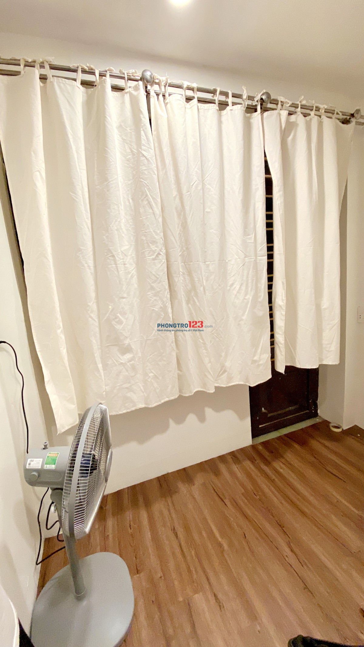 Cho Thuê Phòng Q10.lầu 3.cửa sổ ban công.tolet riêng.2tr400