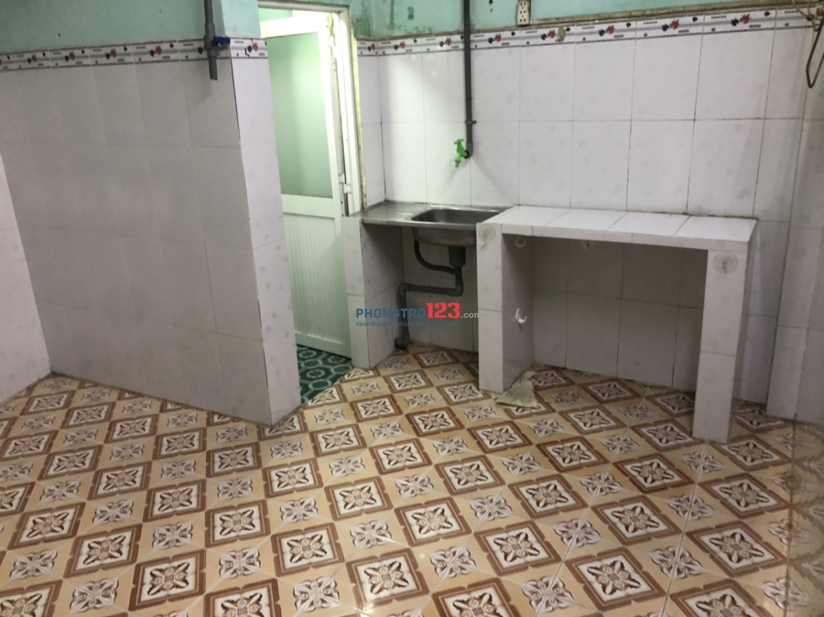 Phòng trọ dưới đất 16m2 tại quận 8 có bếp, vệ sinh riêng nằm trong khu an ninh