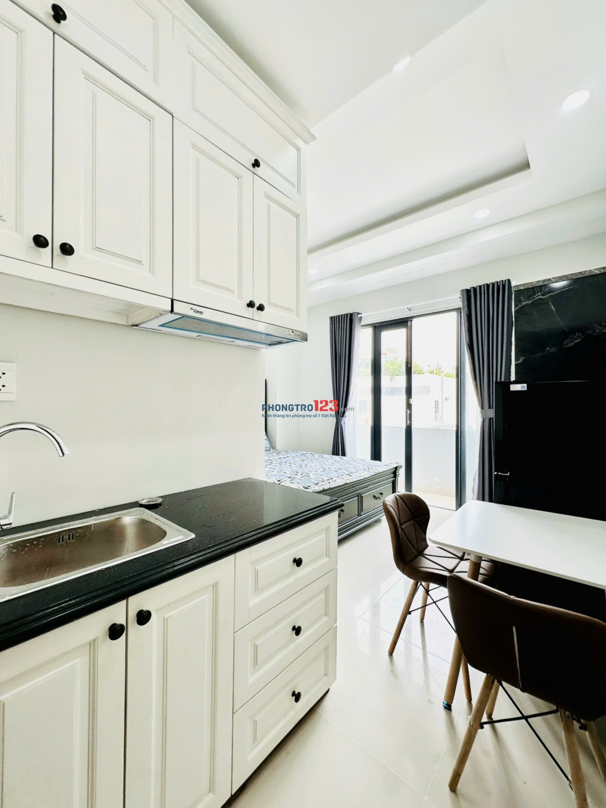 TRỌ BÌNH THẠNH GẦN NGÃ TƯ HÀNG XANH, Q3, Q1. STUDIO 36m2 FULL NỘI THẤT BAN CÔNG LỚN - BẠCH ĐẰNG