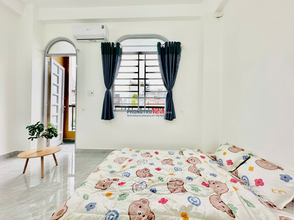 Cho Thuê Phòng Ban Công Bình Thạnh gần Ngã Tư Hàng Xanh, tiện đi Q1. giá chỉ 5.5 triệu