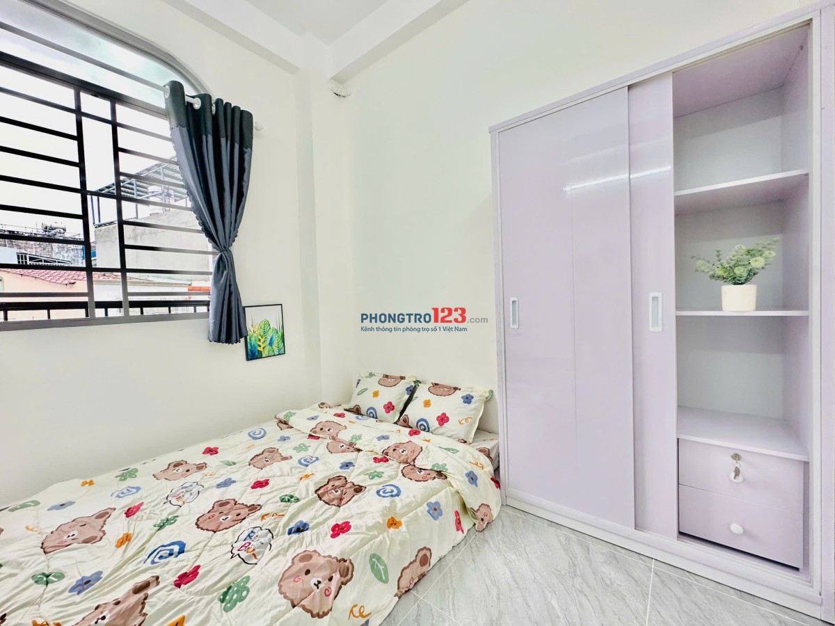 Cho Thuê Phòng Ban Công Bình Thạnh gần Ngã Tư Hàng Xanh, tiện đi Q1. giá chỉ 5.5 triệu