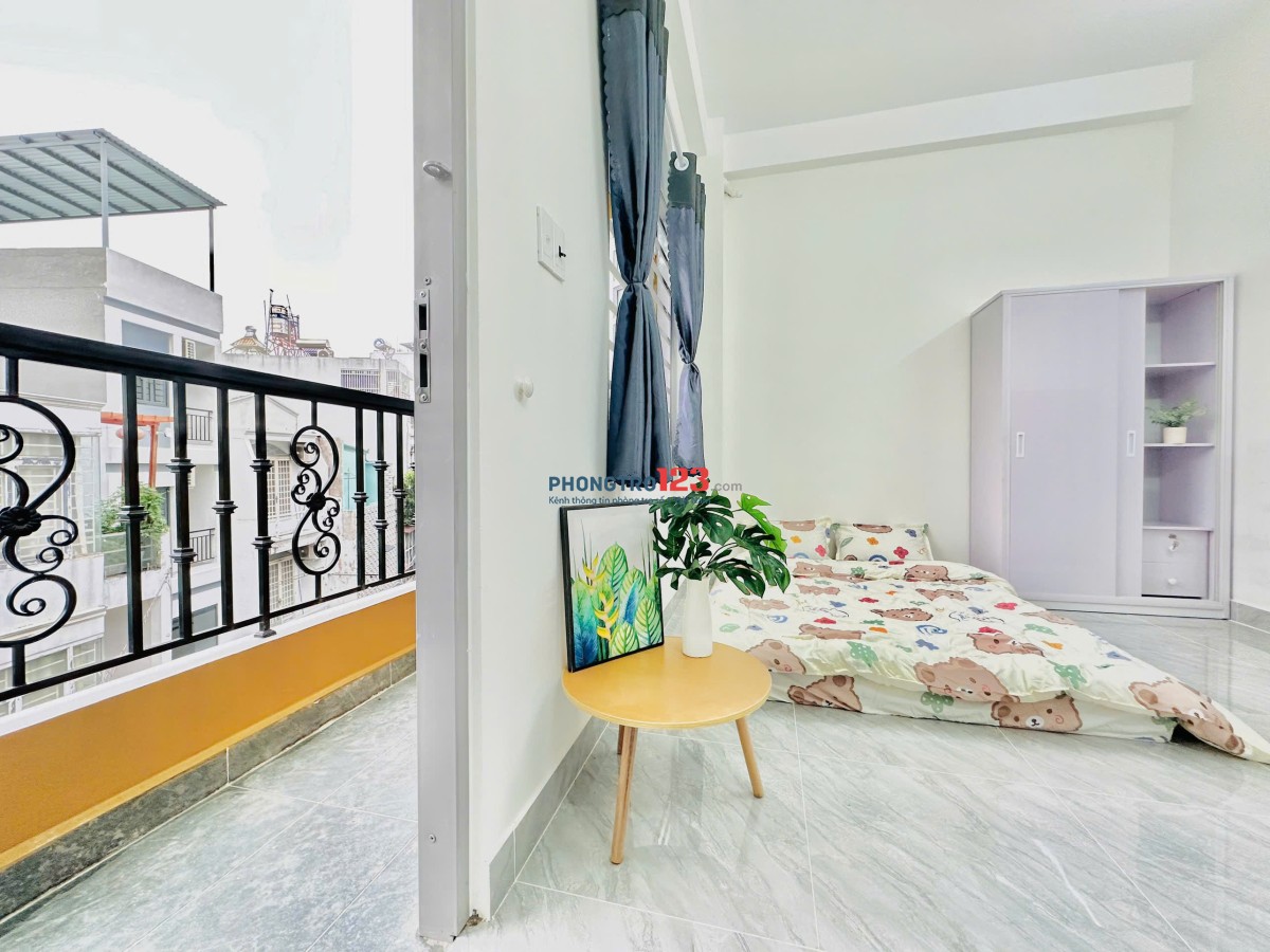 Cho Thuê Phòng Ban Công Bình Thạnh gần Ngã Tư Hàng Xanh, tiện đi Q1. giá chỉ 5.5 triệu