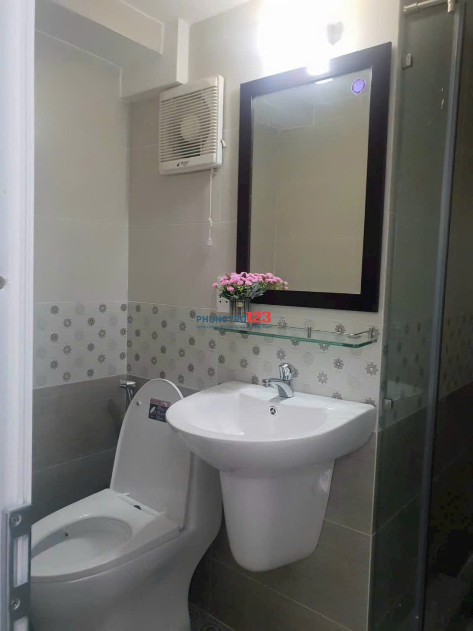 C/c Miếu nổi - Vũ Huy Tấn cho thuê căn 2p ngủ, NTCB, giá 11.5tr/th