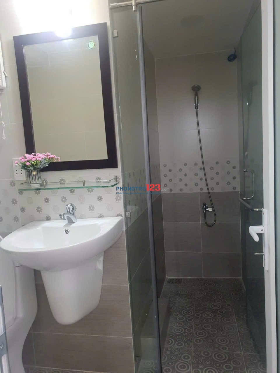 C/c Miếu nổi - Vũ Huy Tấn cho thuê căn 2p ngủ, NTCB, giá 11.5tr/th