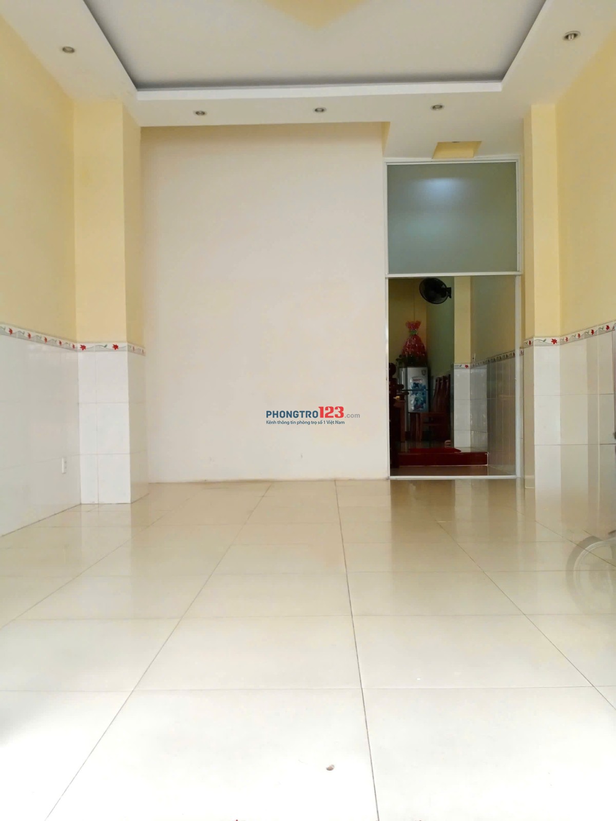 *[11 triệu] Cho thuê Mặt Bằng Đường Số..Q4. (4X12) Gần Chung Cư, Mới Đep. Vào KD ngay