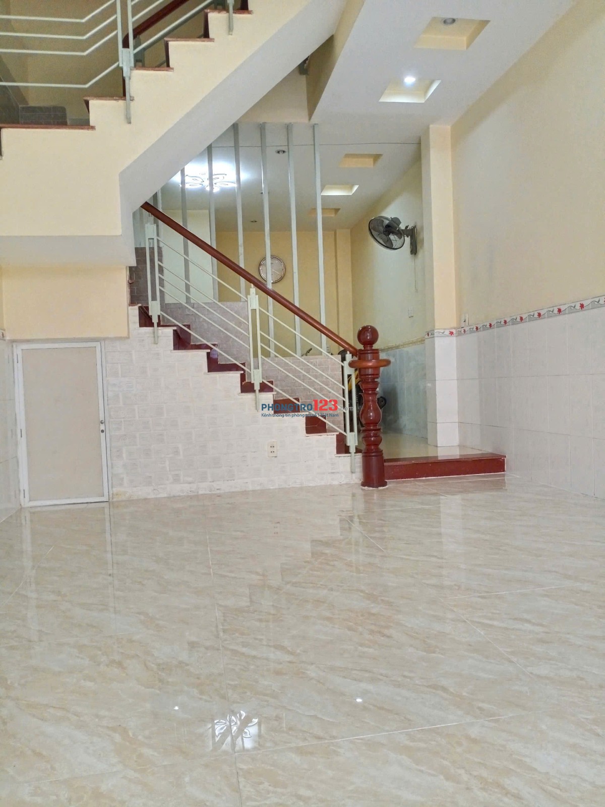 *[11 triệu] Cho thuê Mặt Bằng Đường Số..Q4. (4X12) Gần Chung Cư, Mới Đep. Vào KD ngay