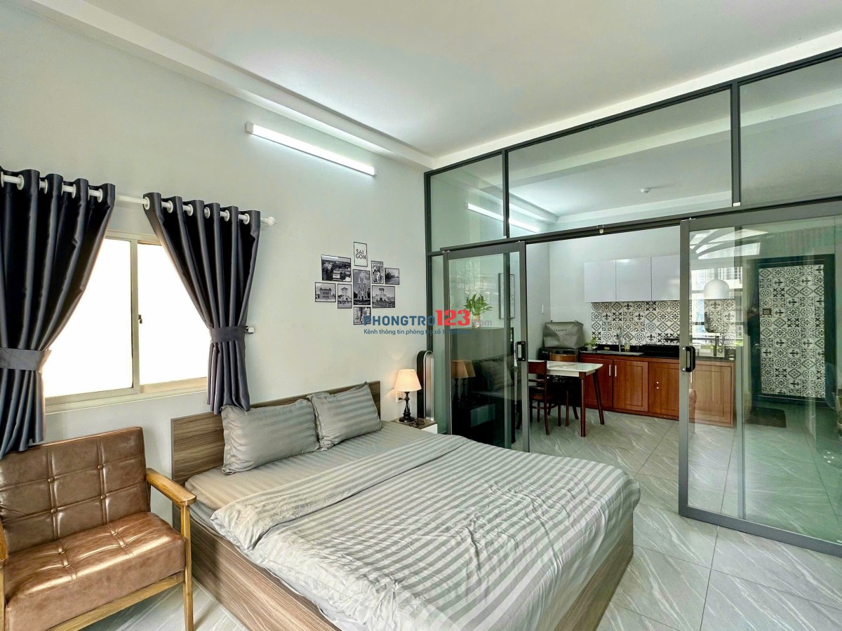 Cho thuê căn hộ 1PN balcony giá rẽ ngay cầu Calmette - chợ Bến Thành
