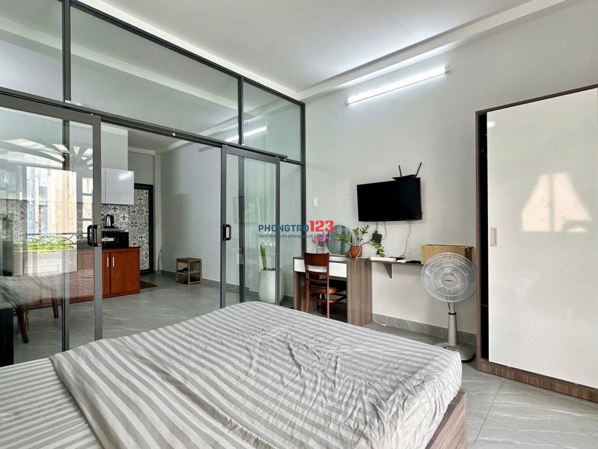 Cho thuê căn hộ 1PN balcony giá rẽ ngay cầu Calmette - chợ Bến Thành
