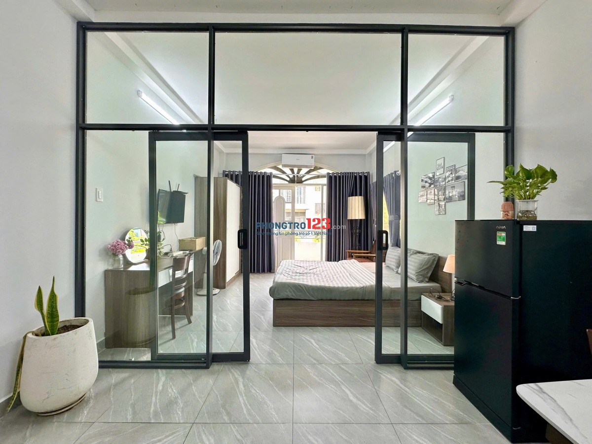 Cho thuê căn hộ 1PN balcony giá rẽ ngay cầu Calmette - chợ Bến Thành