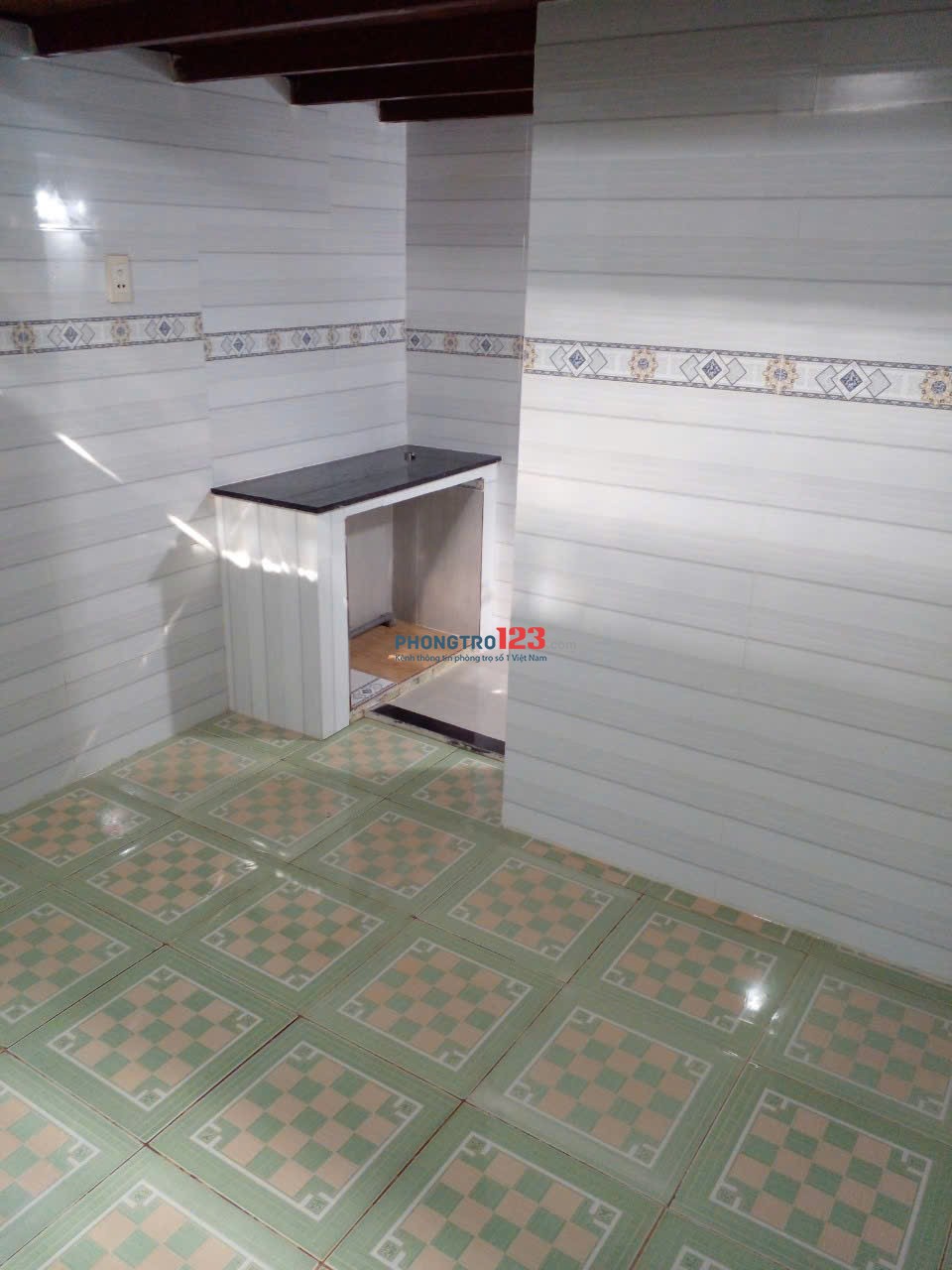 Phòng máy lạnh, gác lửng, chỗ đậu xe riêng, giờ giấc tự do, an ninh, yên tĩnh gần đại học cảnh sát