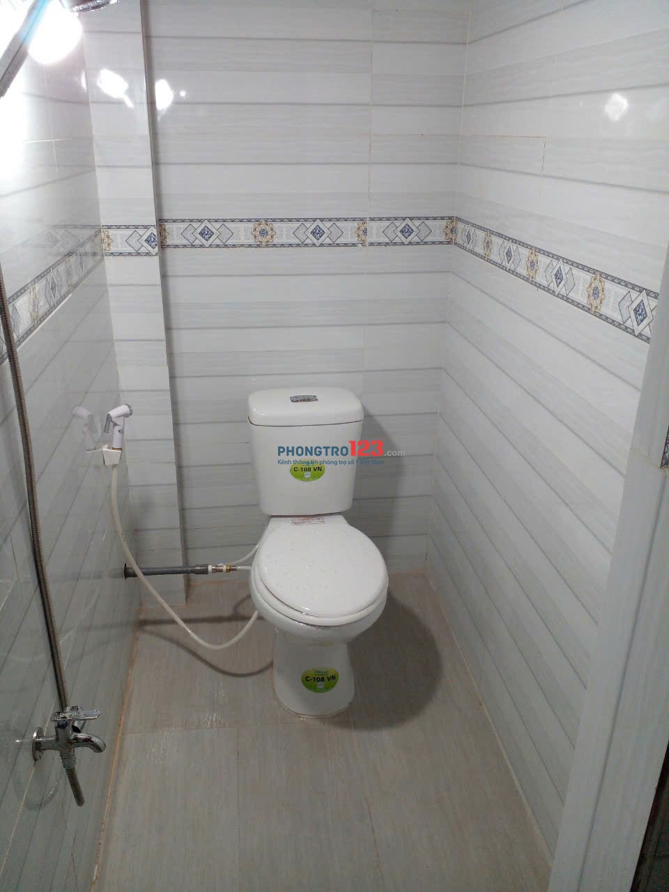 Phòng máy lạnh, gác lửng, chỗ đậu xe riêng, giờ giấc tự do, an ninh, yên tĩnh gần đại học cảnh sát