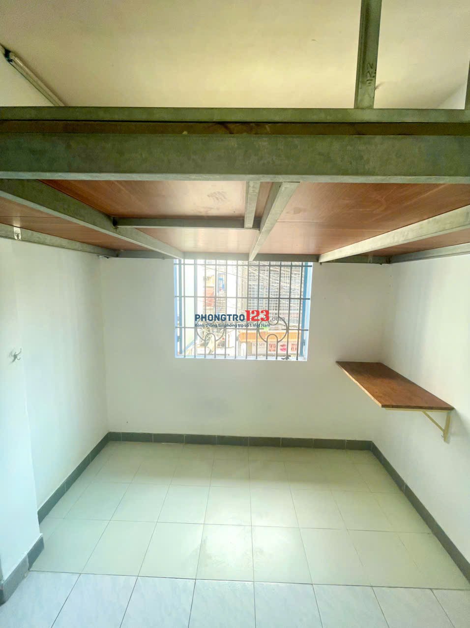Phòng cửa sổ thoáng, có ban công nhỏ, lầu 1, sạch sẽ & an ninh, NGAY EMARK PHAN VĂN TRỊ