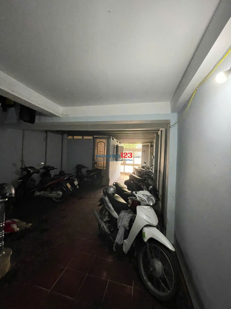 Phòng nhỏ, lầu 1, có cửa sổ, an ninh. Tiện qua Vincom Phan Văn Trị 2p đi xe