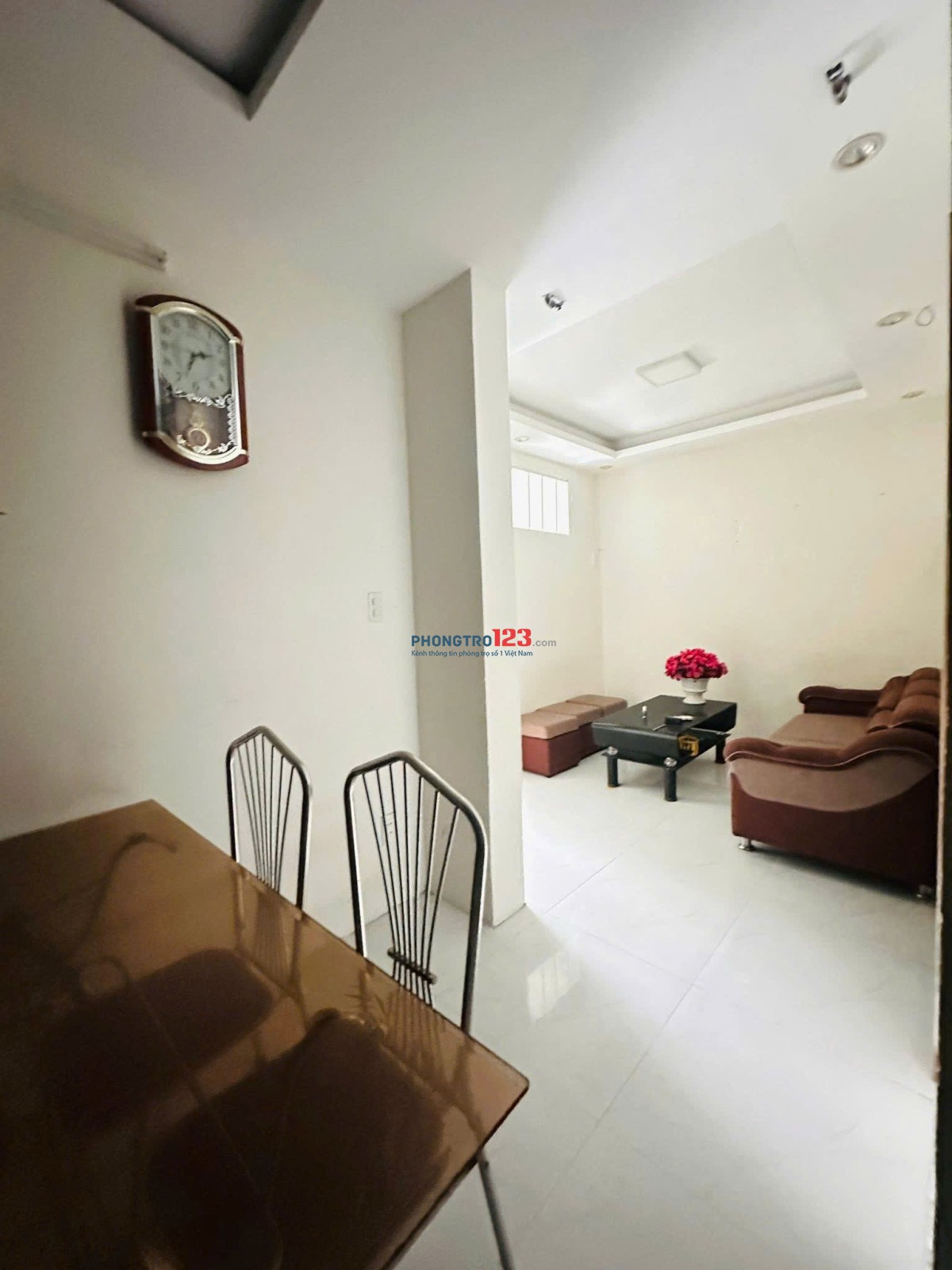 Chung cư 10A Trần Nhật Duật, Q1: 70m2, 11tr5/tháng, full NT, 2PN rộng.