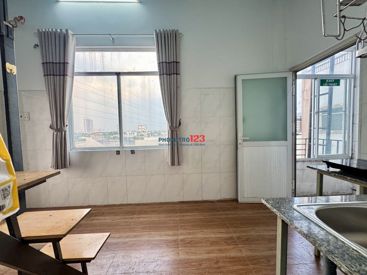 CHÍNH CHỦ CHO THUÊ PHÒNG BAN CÔNG THOÁNG SÁT ĐH NGUYỄN TẤT THÀNH ĐI BỘ