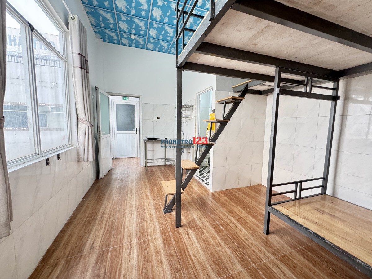 CHÍNH CHỦ CHO THUÊ PHÒNG BAN CÔNG THOÁNG SÁT ĐH NGUYỄN TẤT THÀNH ĐI BỘ