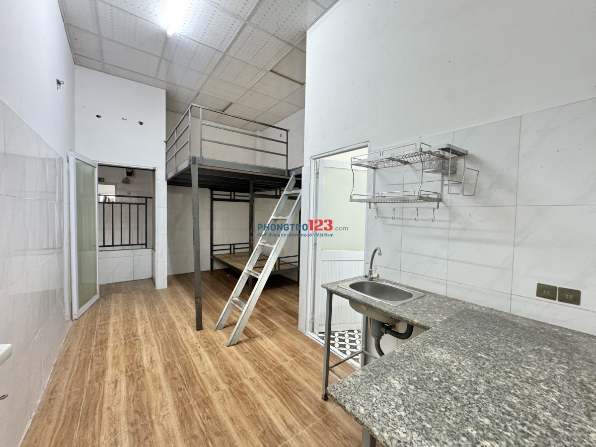 CHÍNH CHỦ CHO THUÊ PHÒNG BAN CÔNG THOÁNG SÁT ĐH NGUYỄN TẤT THÀNH ĐI BỘ