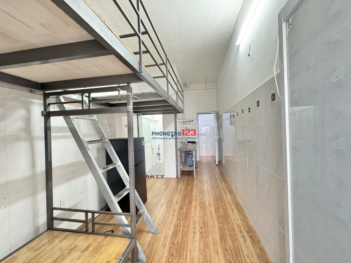 CHÍNH CHỦ CHO THUÊ PHÒNG BAN CÔNG THOÁNG SÁT ĐH NGUYỄN TẤT THÀNH ĐI BỘ