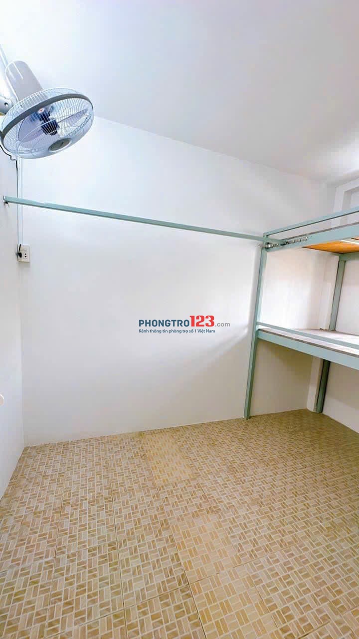 Phòng trọ mới giá 1,8tr trung tâm Q4