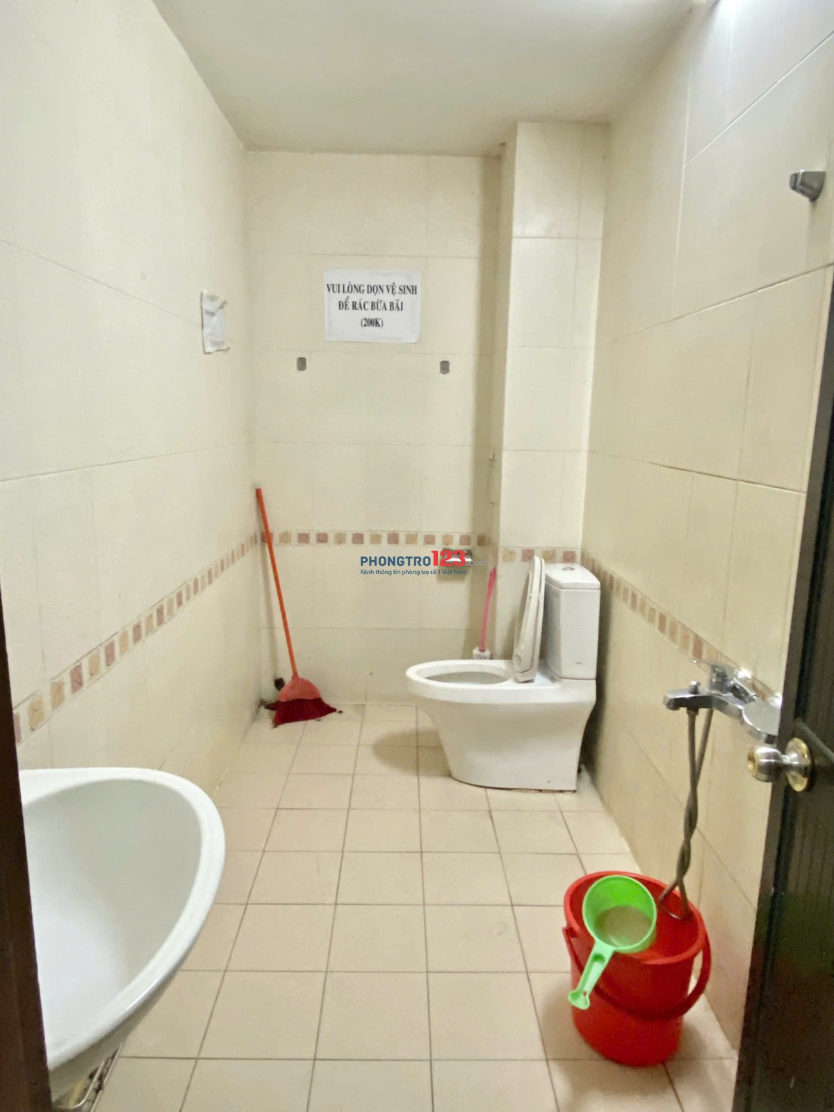 Phòng cửa sổ thoáng, có ban công nhỏ, lầu 1, sạch sẽ & an ninh, NGAY EMARK PHAN VĂN TRỊ