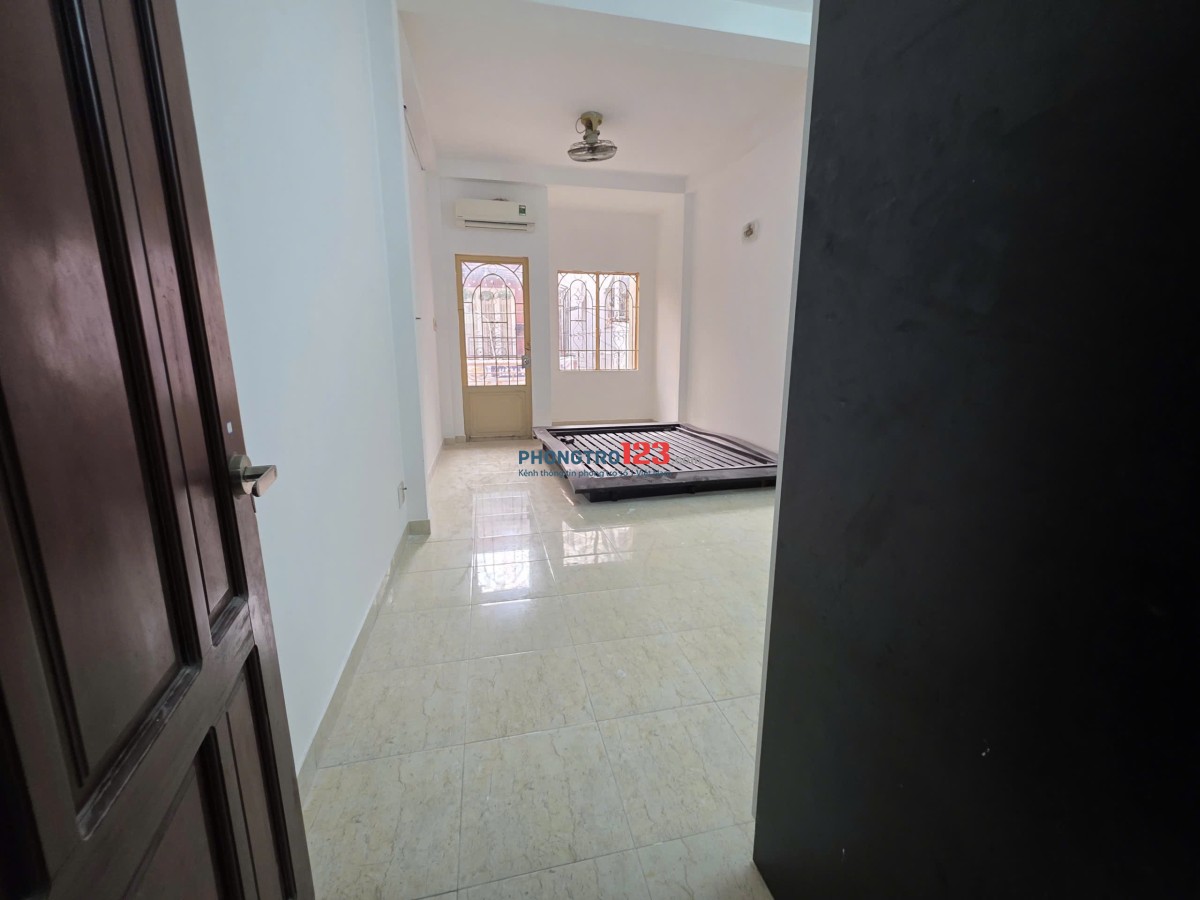 Cho nhà riêng khu bàn cờ 1 trệt, 3 lầu, 6p ngủ, 4wc, giá 18tr/th