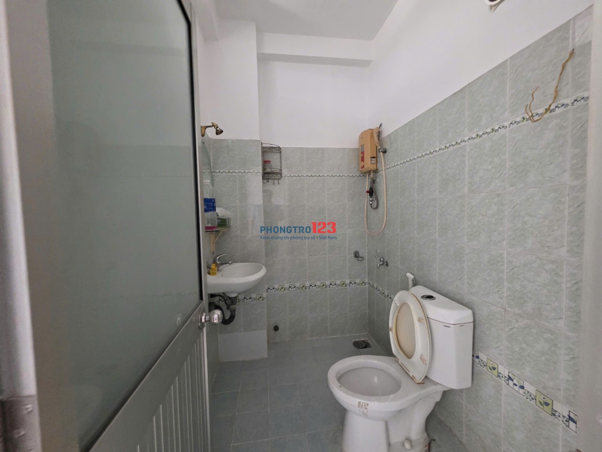 Cho nhà riêng khu bàn cờ 1 trệt, 3 lầu, 6p ngủ, 4wc, giá 18tr/th