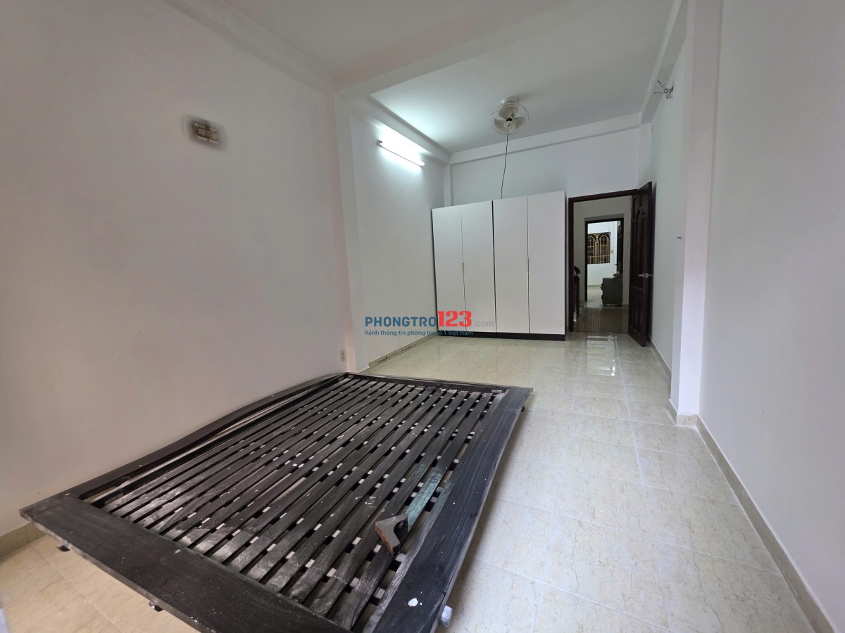 Cho nhà riêng khu bàn cờ 1 trệt, 3 lầu, 6p ngủ, 4wc, giá 18tr/th