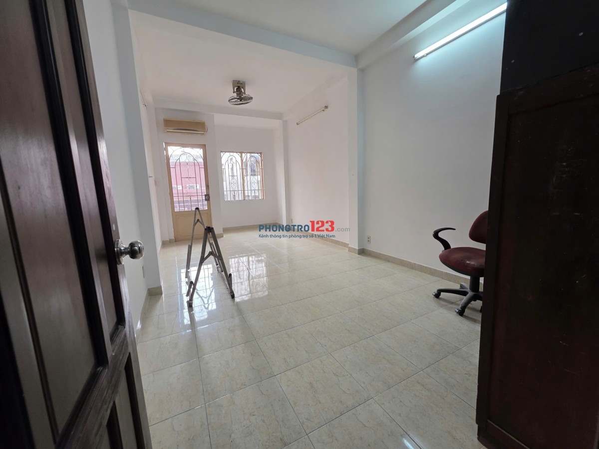 Cho nhà riêng khu bàn cờ 1 trệt, 3 lầu, 6p ngủ, 4wc, giá 18tr/th