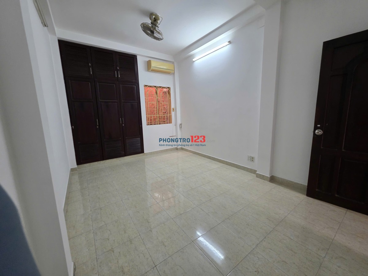 Cho nhà riêng khu bàn cờ 1 trệt, 3 lầu, 6p ngủ, 4wc, giá 18tr/th