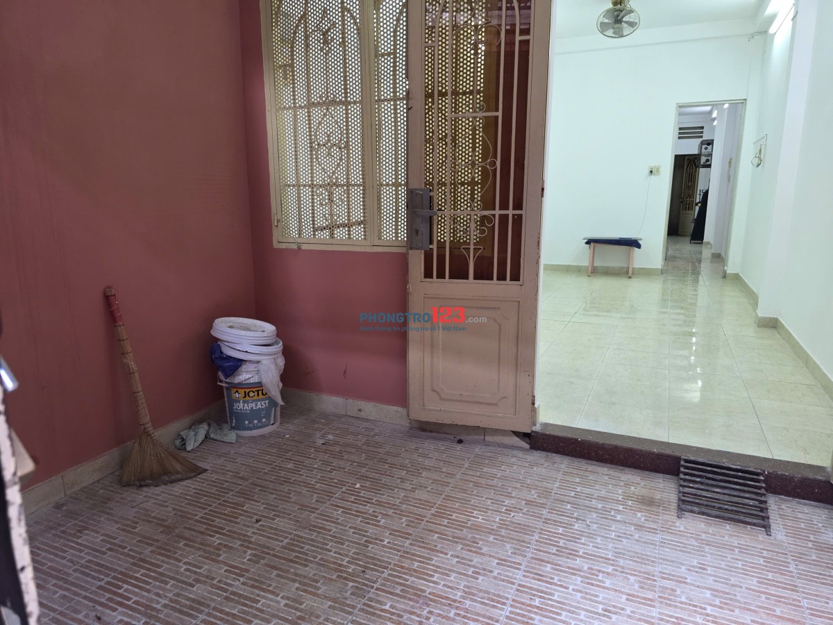 Cho nhà riêng khu bàn cờ 1 trệt, 3 lầu, 6p ngủ, 4wc, giá 18tr/th