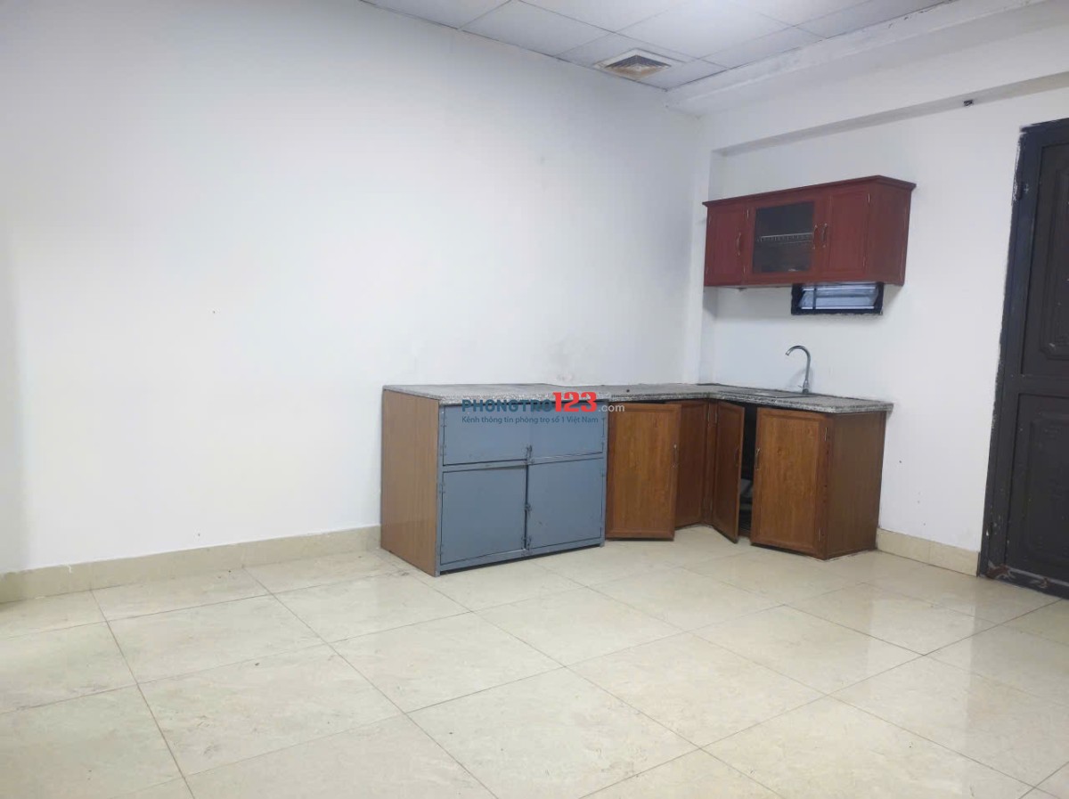 Cho thuê phòng giá rẻ, khép kín, thang máy, oto đỗ thoải mái, gần công viên Hòa Bình