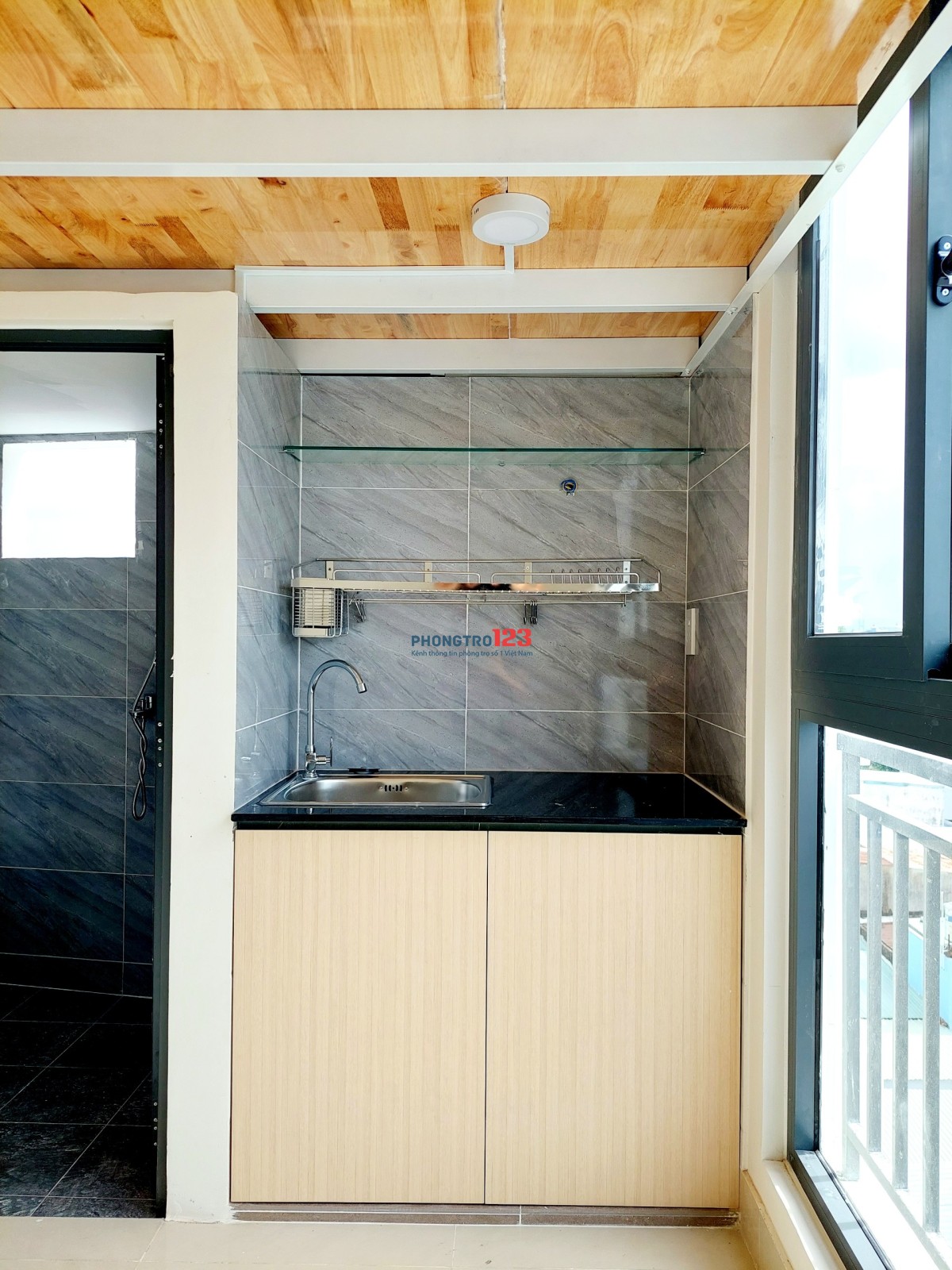 PHÒNG CÓ GÁC MỚI XÂY - THANG MÁY GẦN CHỢ HOÀNG HOA THÁM