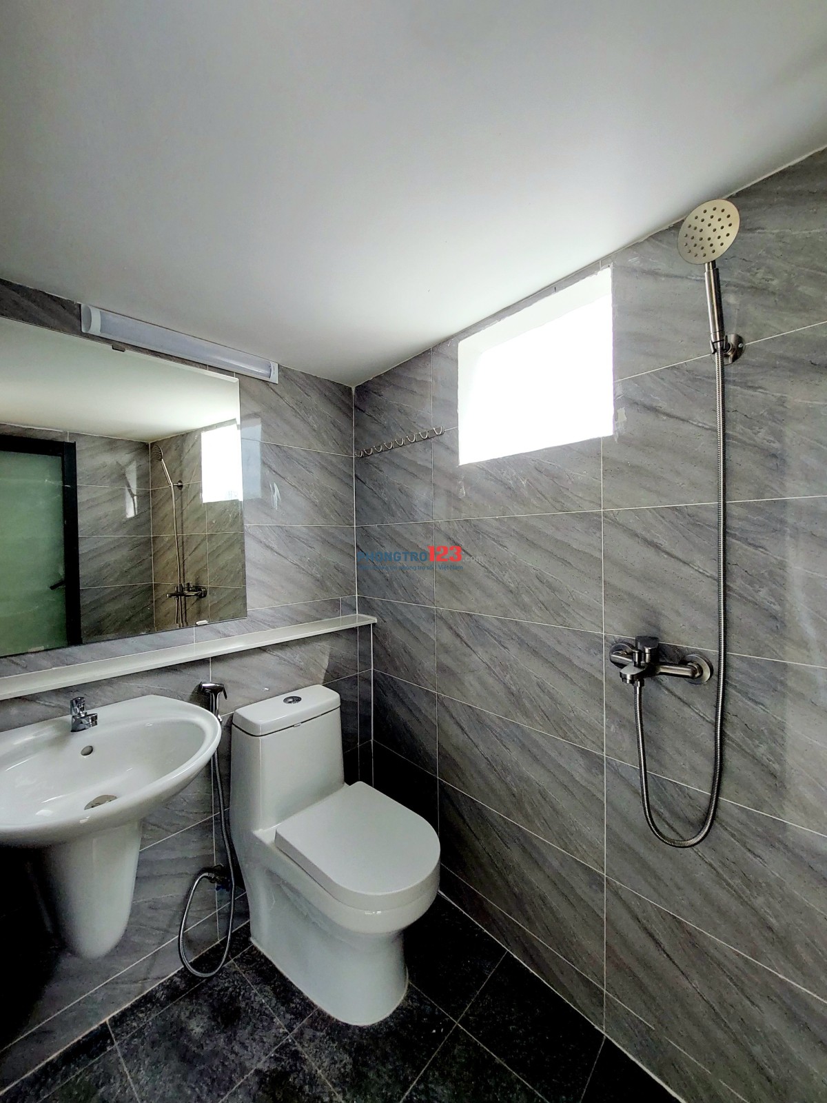 PHÒNG CÓ GÁC MỚI XÂY - THANG MÁY GẦN CHỢ HOÀNG HOA THÁM