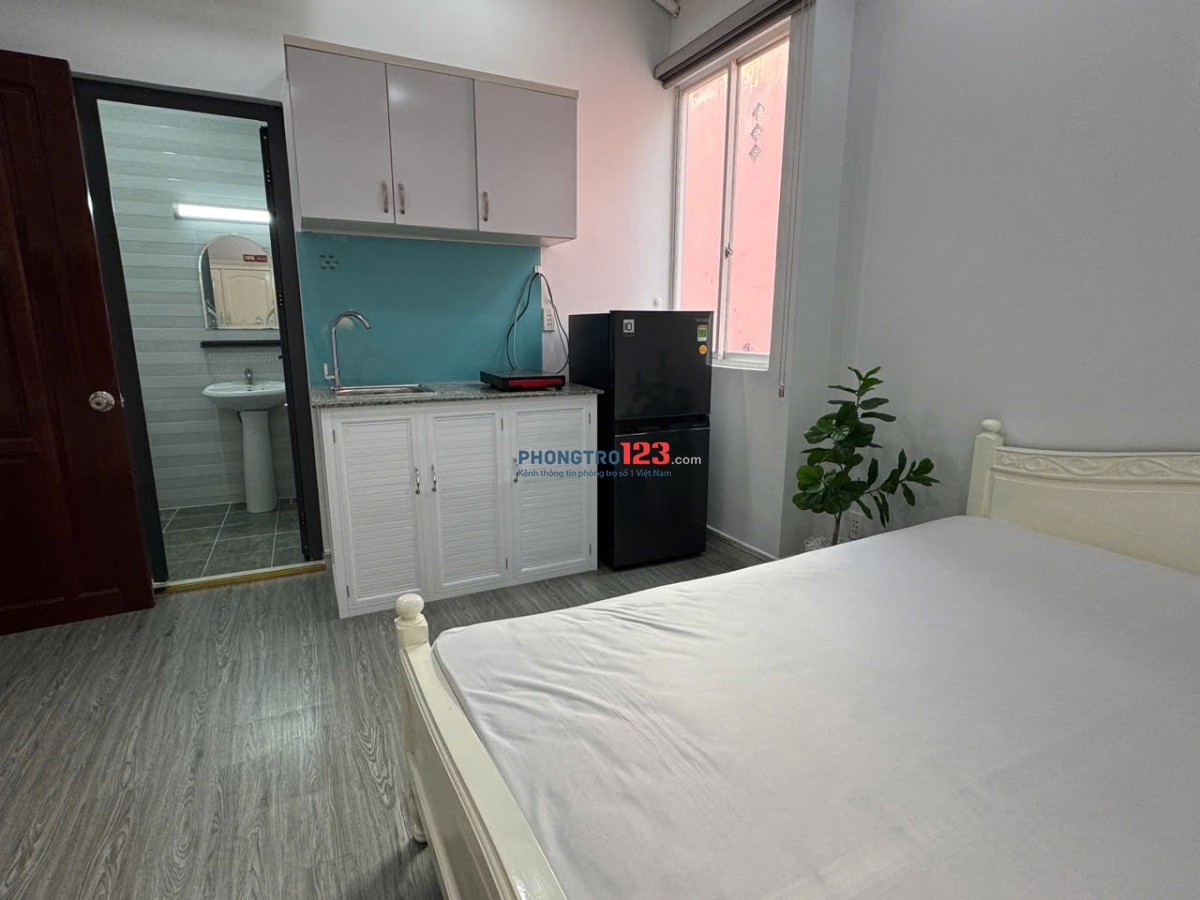 Cho thuê căn hộ Studio Cửa sổ, sạch sẽ Q1 gần cầu Ông Lãnh, cầu Calmette, Bùi Viện, chợ Bến Thành